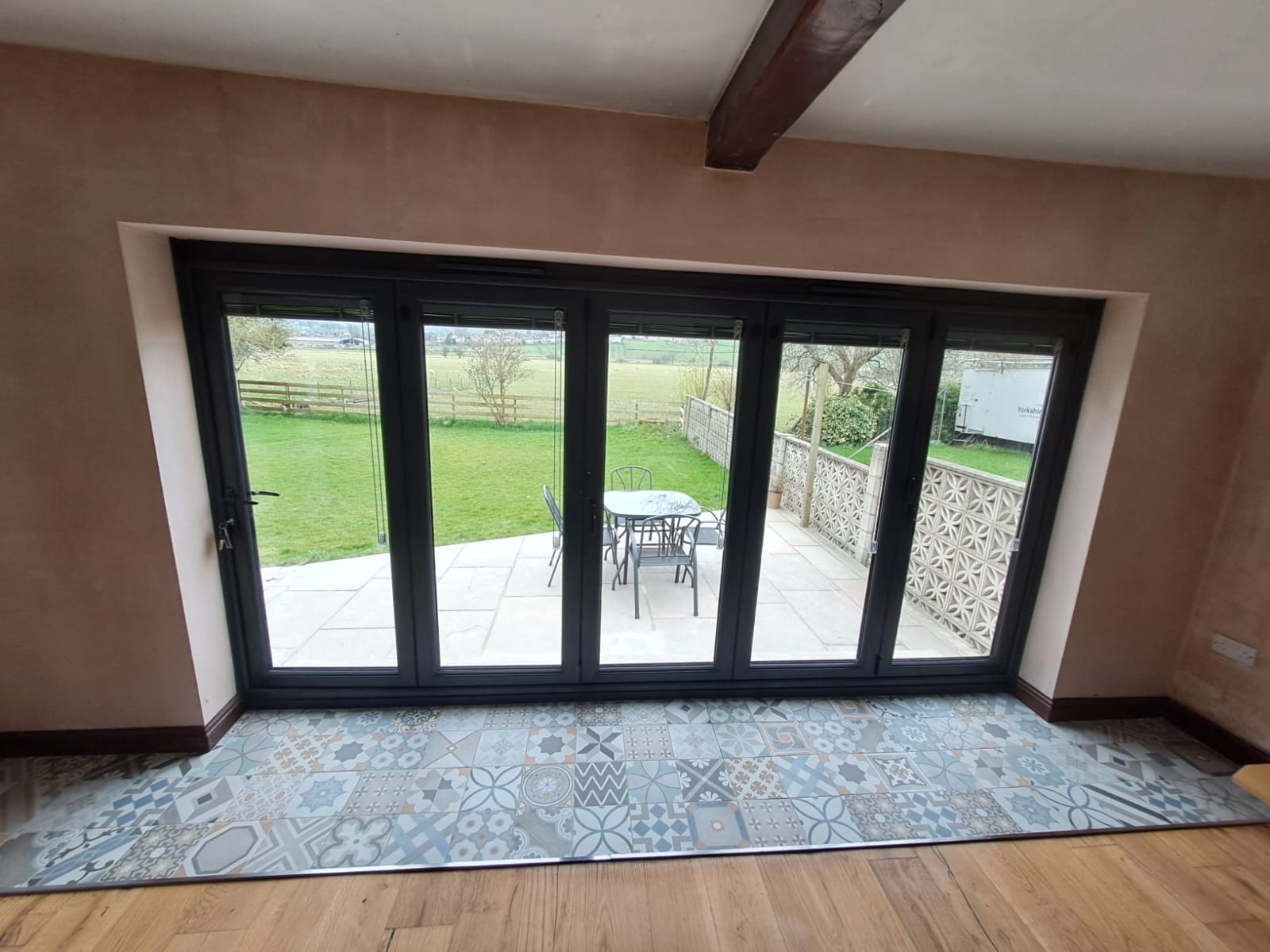Plastering and external coating work